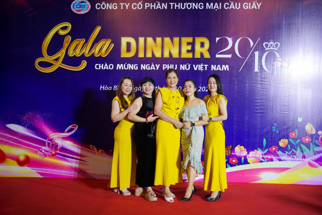 những bóng hồng tại buổi teambuilding mừng ngày phụ nữ việt nam