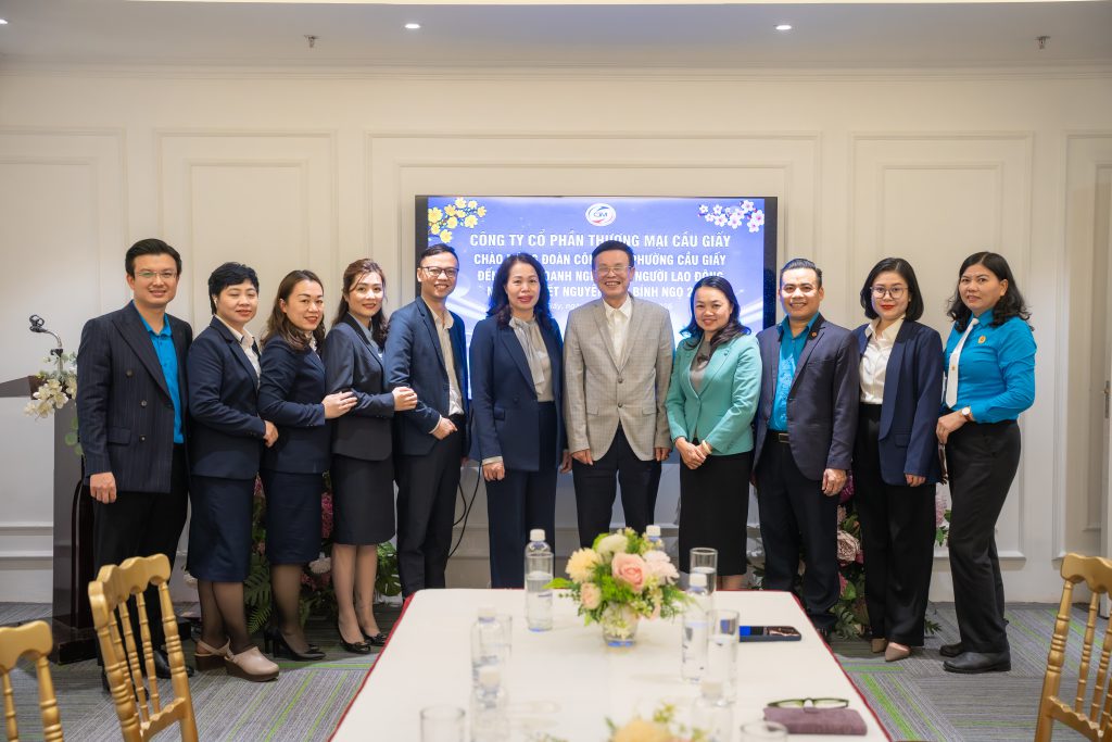 Đoàn công tác phường Cầu Giấy thăm, làm việc và chúc Tết Công ty Cổ phần Thương mại Cầu Giấy